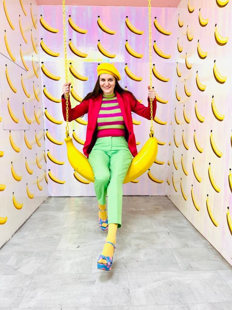 Color Yellow Meaning & Usage: The Best Guide